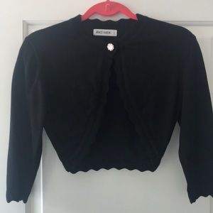 Short black sweater with one button closure